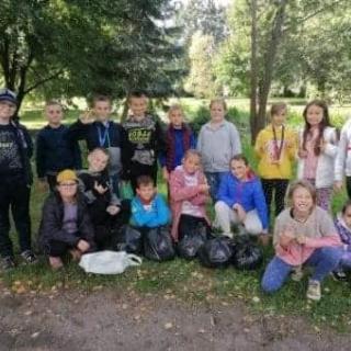 Uczniowie naszej szkoły w czasie akcji Sprzątanie Świata 2022