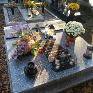 Klasy czwarte odwiedziły grób rodzinny J. Pukowca