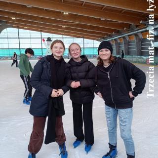 Uczennice na lodowisku