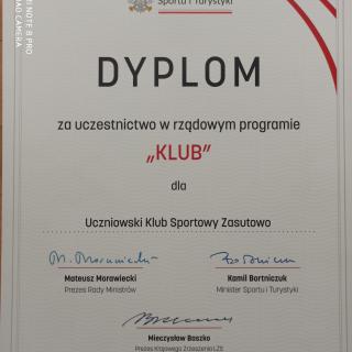Dyplom i baner dla Uczniowskiego  Klubu Sportowego Zasutowo z Ministerstwa Sportu i Turystyki