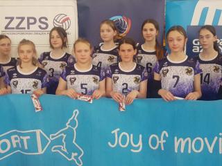 Siatkarki SP 48 zagrają w Finale Wojewódzkim Kinder Joy of Moving w kategorii czwórek dziewcząt
