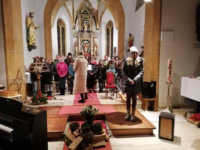 Am 19.12. fand unser Weihnachtskonzert in der Pfarrkirche St. Jakob statt. Alle SchülerInnen trugen zu einem besinnlichen Abend bei.
