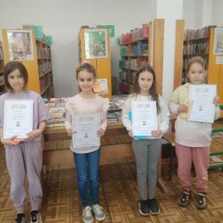 Uczniowie klas 2 nagrodzeni w konkursie czytelniczym Baśnie Pana Perrault'a