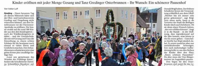 GS Greding dekoriert den Osterbrunnen