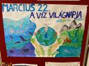 „Március 22-én van a víz világnapja, melynek alkalmából a diákok plakátokat készítettek. Az esemény arra hívja fel a figyelmünket, hogy a víz életünk egyik legértékesebb kincse. Tegyünk ma (is) azért, hogy megőrizzük ezt az értékes erőforrást! Használjunk kevesebb vizet otthon és az iskolában, óvjuk a környezetünket, és tanuljunk meg többet a víz jelentőségéről a mindennapjainkban. Minden csepp számít!”