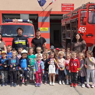 Przedszkolaki z wizytą w remizie strażackiej OSP w Złotej