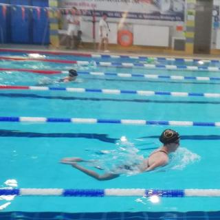 II miejsce Amelii Pachytel w Mistrzostwach Powiatu w pływaniu na 50 metrów stylem klasycznym.