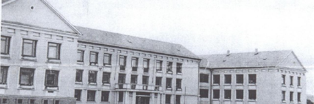 Foto školy z roku 1956