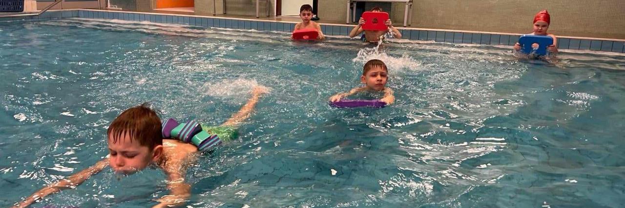 Zajíčci se učí plavat