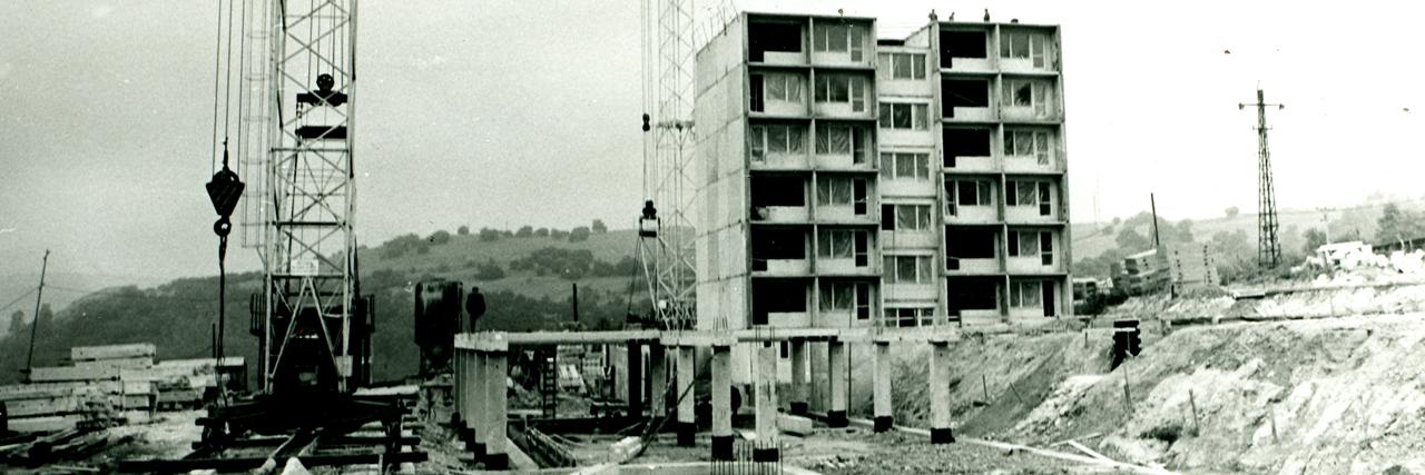 Začiatok výstavby školy v Lopeji