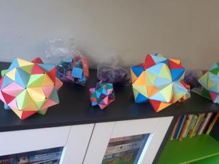 Zapraszamy do wspólnej zabawy i nauki składania papieru metodą origami.