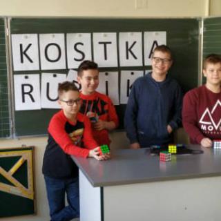 Dzielnicowy konkurs układania kostki Rubika