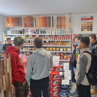 Exkurzia v predajni Farby Laky Bjalončík