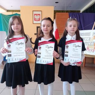 Konkurs Pieśni i Poezji Patriotycznej „Kocham moją Ojczyznę” – sukcesy naszych uczniów.