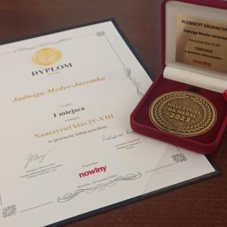 Plebiscyt edukacyjny Nowiny24.pl -  Jadwiga Meder-Jaremko- Nauczyciel Roku w kategorii klasy IV-VIII