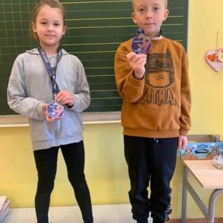 Uczniowie klasy 1a medalistami w Biegu Ulicznym Winanda Osińskiego 