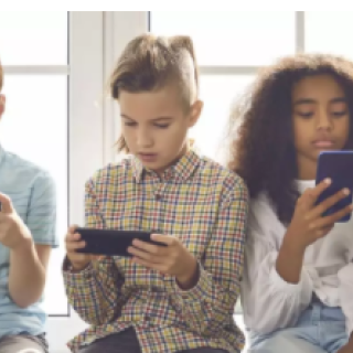 Nadużywanie ekranów przez dzieci i młodzież