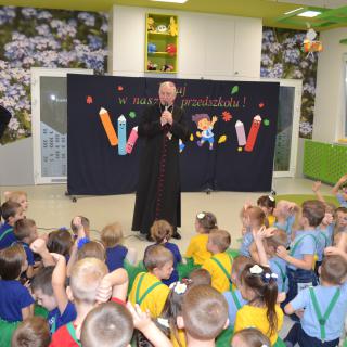 Wizyta ks. Biskupa w przedszkolu 