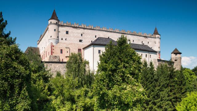 Slávnostné odovzdávanie maturitných vysvedčení na Zvolenskom zámku v utorok 6.6.2023