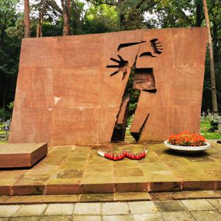 Apel upamiętniający zbrodnię wawerską na Cmentarzu Ofiar II Wojny Światowej w Wawrze