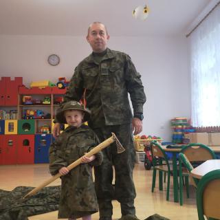 Spotkanie z żołnierzem w punkcie przedszkolnym