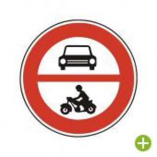 Zákaz vjazdu motorových vozidiel na školský dvor.