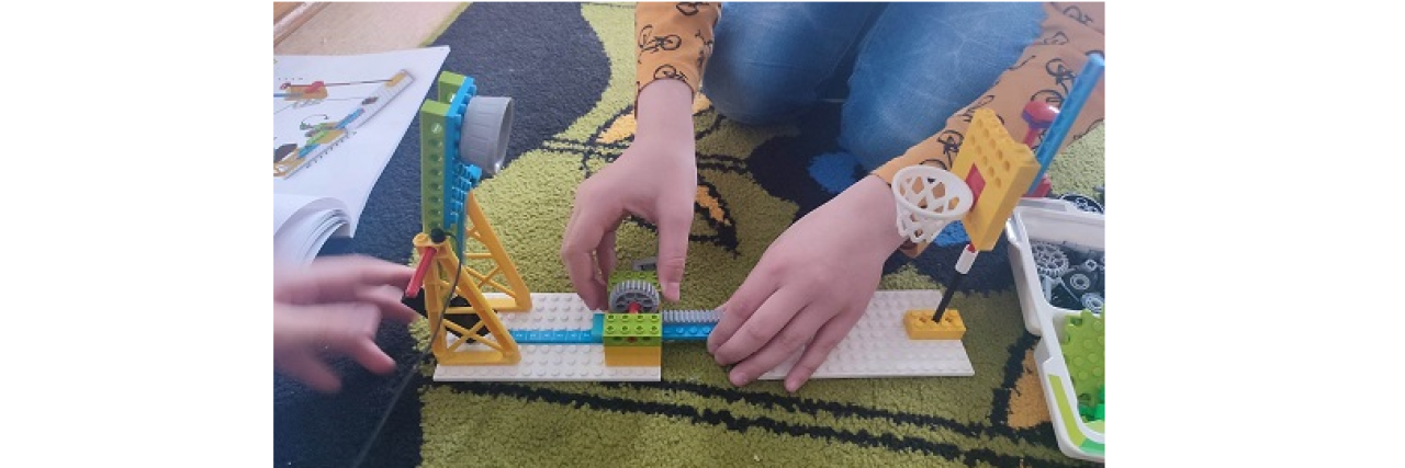 Wykorzystanie klocków Lego Education BricQ Motion w ramach projektu „Laboratoria przyszłości” w świetlicy 119