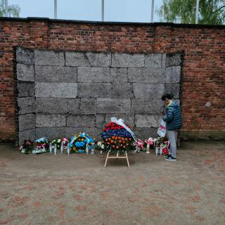 Wizyta klas ósmych w Miejscu Pamięci i Muzeum Auschwitz-Birkenau Byłym niemieckim nazistowskim obozie koncentracyjnym i zagłady