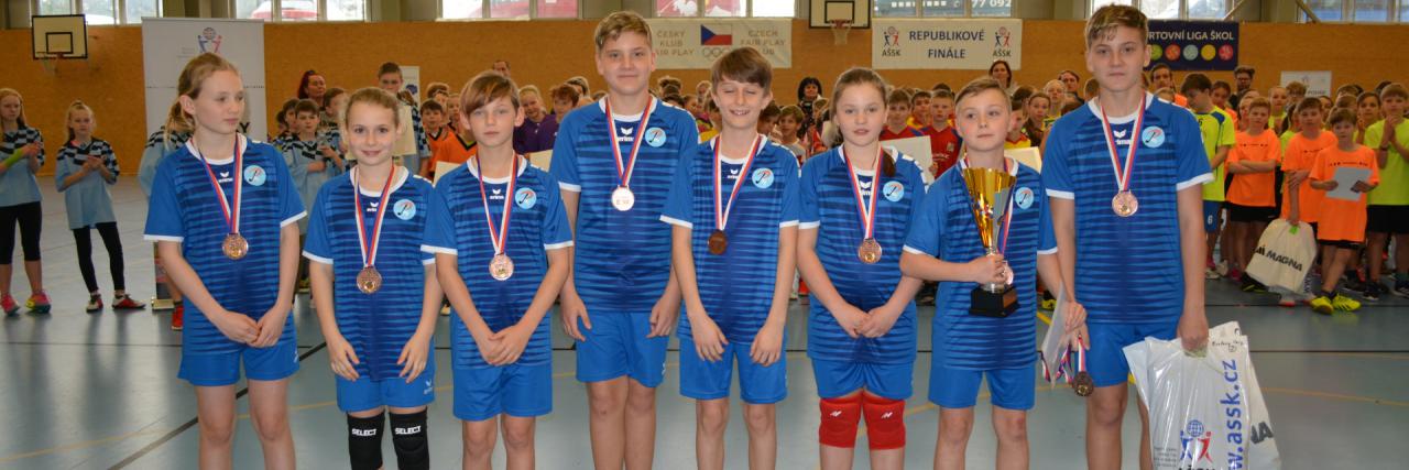Bronzová medaile pro ZŠ Krušnohorskou v republikovém finále v přehazované