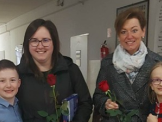 Žiaci prekvapili učiteľov blahoprianím a ružičkou na sviatok všetkých učiteľov