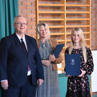 Nagrody Wójta Gminy Sieradz za wysokie wyniki w nauce w  roku szkolnym 2021/2022