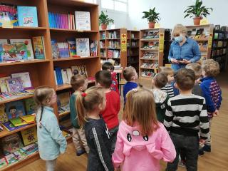 Przedszkolaki z wizytą w bibliotece