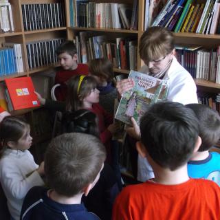 Deti z ŠKD v knižnici