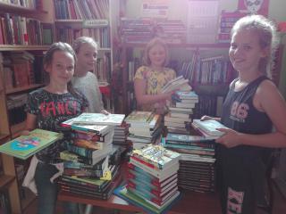 900 nowych książek dla biblioteki szkolnej w Karczemkach