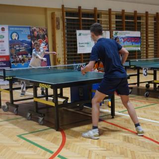 Dobre wyniki Mileny i Wojtka w powiatowym turnieju tenisa stołowego