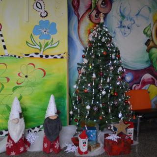 Vianočná výzdoba školy