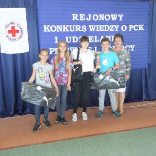 Uczniowie SP1 najlepsi w Powiatowym Konkursie Wiedzy o Polskim Czerwonym Krzyżu oraz Udzielaniu Pierwszej Pomocy