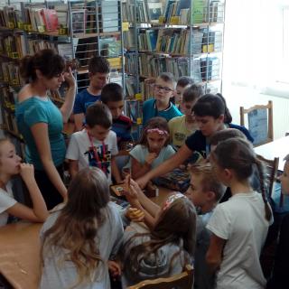Wizyta uczniów klasy IV w Bibliotece Publicznej w Albigowej