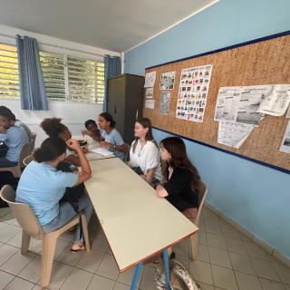 E4L Erasmus vzdelávacia aktivita v Guadeloupe - Francúzsko, na hodinách s rovesníkmi