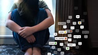 Cyberprzemoc (cyberbullying) – co to jest i jak na nią zareagować?