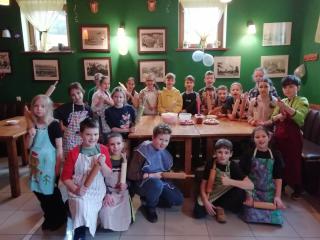 Warsztaty kulinarne uczniów klasy IIIB w Pizzerii "Pijola"