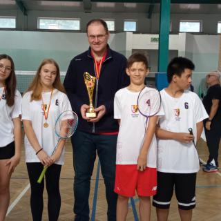 Międzypowiatowe Igrzyska Młodzieży Szkolnej w Badmintonie – brązowy medal dla naszych dziewcząt! 27.10.2023.