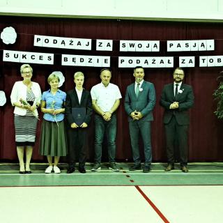 Zdobywcy nagród i stypendiów Wójta gminy Łubniany za rok szkolny 2022/23