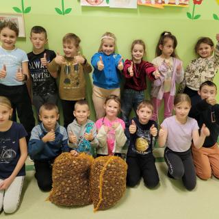 Zbiórka kasztanów dla hospicjum w Publicznej Szkole Podstawowej w Pinczynie