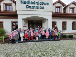 Wycieczka przedszkolaków do Nadleśnictwa  w Damnicy 