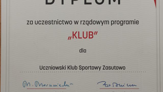 Dyplom i baner dla Uczniowskiego  Klubu Sportowego Zasutowo z Ministerstwa Sportu i Turystyki