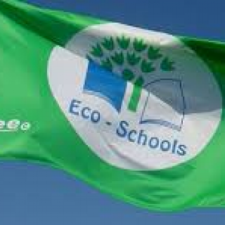 Hlohovskí gymnazisti získali 3. vlajku Zelenej školy               