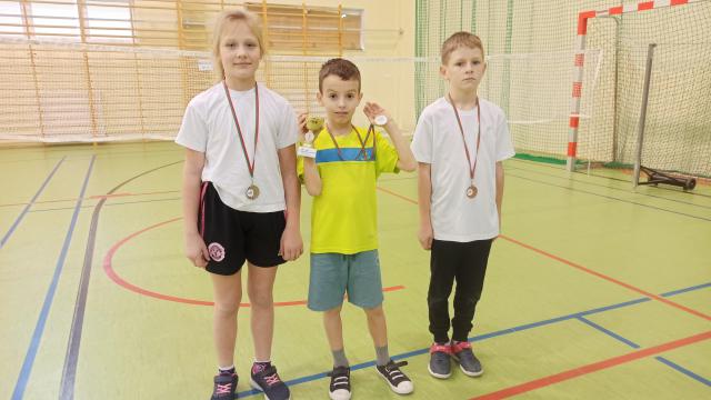 Zawody badmintonowe o „Mistrza Klasy II w Badmintonie” w Zespole Szkół im. Jana Pawła II w Zasutowie.