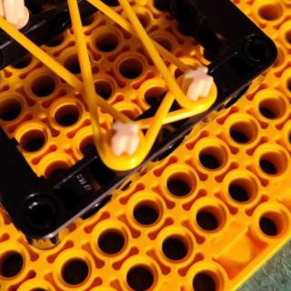 Budowa modeli LEGO Spike - ruch drgający na lekcjach fizyki