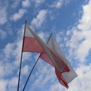 "Świętujemy z Niepodległą" – czyli o szkolnych obchodach 104. rocznicy odzyskania przez Polskę wolności.